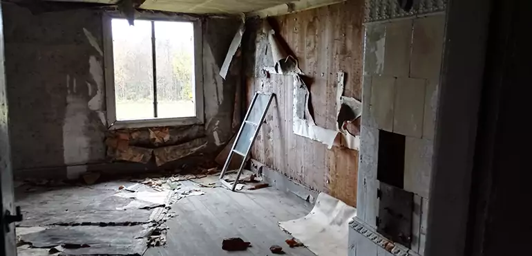 Why Selling a Distressed House Through Traditional Methods Fails in Huntington Beach